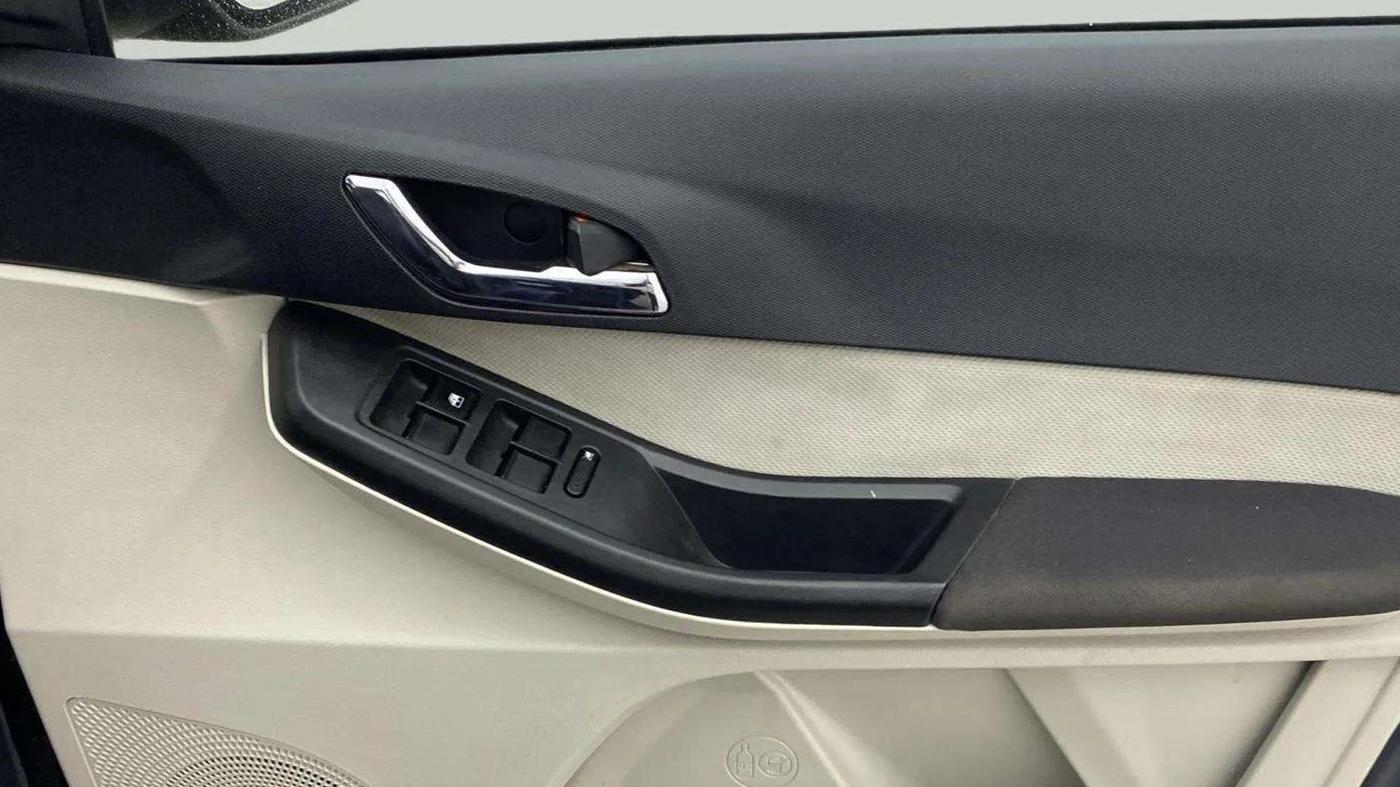 2022 Tata TIGOR XZ PLUS CNG, CNG, Manual, 36,138 km, Driver Side Door Panels Control