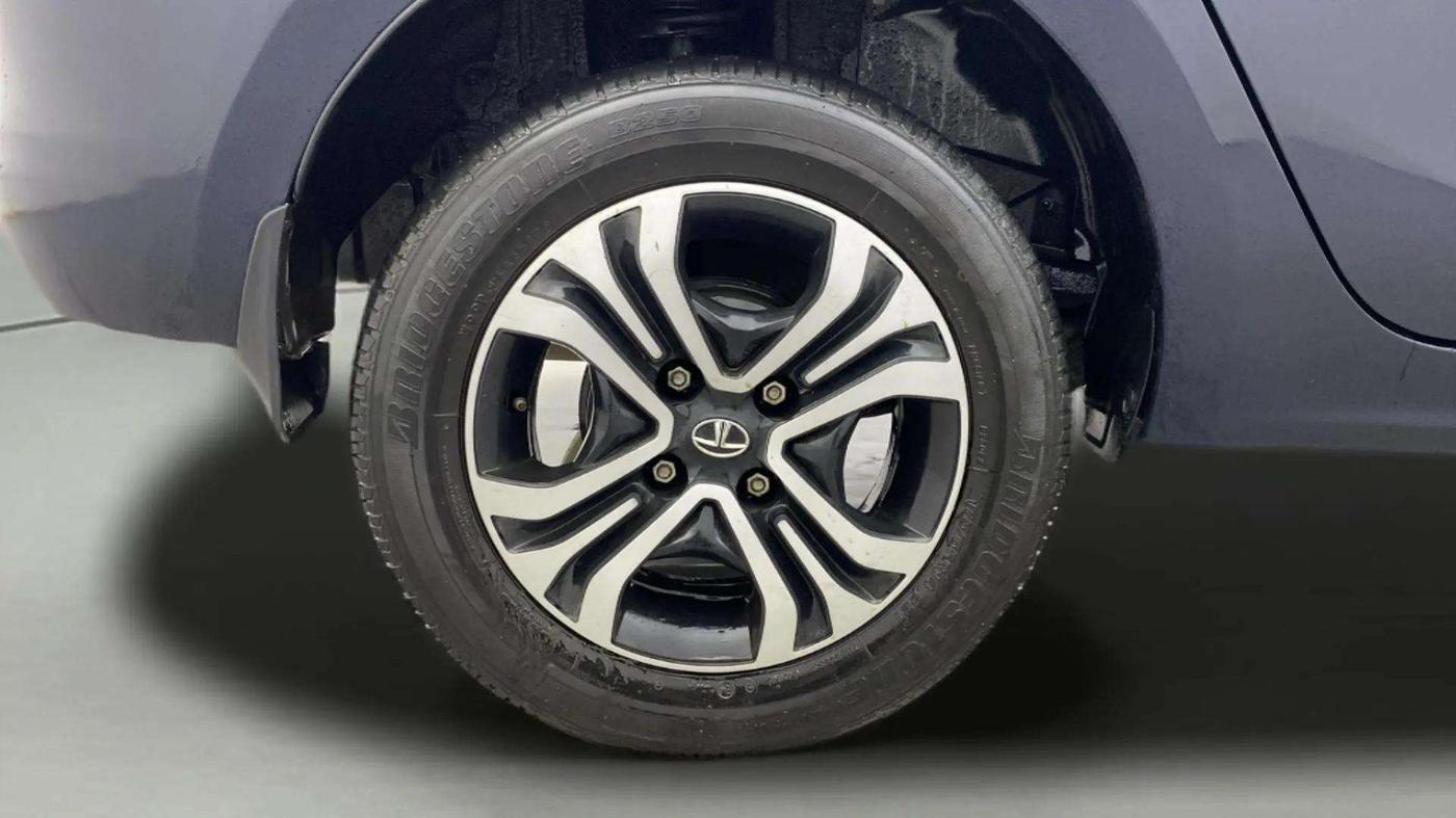 2022 Tata TIGOR XZ PLUS CNG, CNG, Manual, 36,138 km, Right Rear Wheel