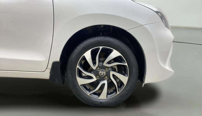 2021 Toyota Glanza V, Petrol, Manual, 1,21,586 km, Right Front Wheel