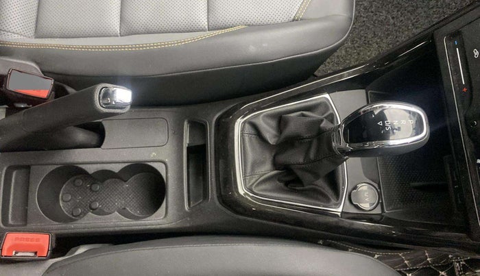2024 Skoda KUSHAQ STYLE 1.5L TSI DSG (6 AIRBAGS), Petrol, Automatic, 8,891 km, Gear Lever