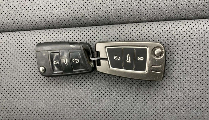 2024 Skoda KUSHAQ STYLE 1.5L TSI DSG (6 AIRBAGS), Petrol, Automatic, 8,891 km, Key Close Up