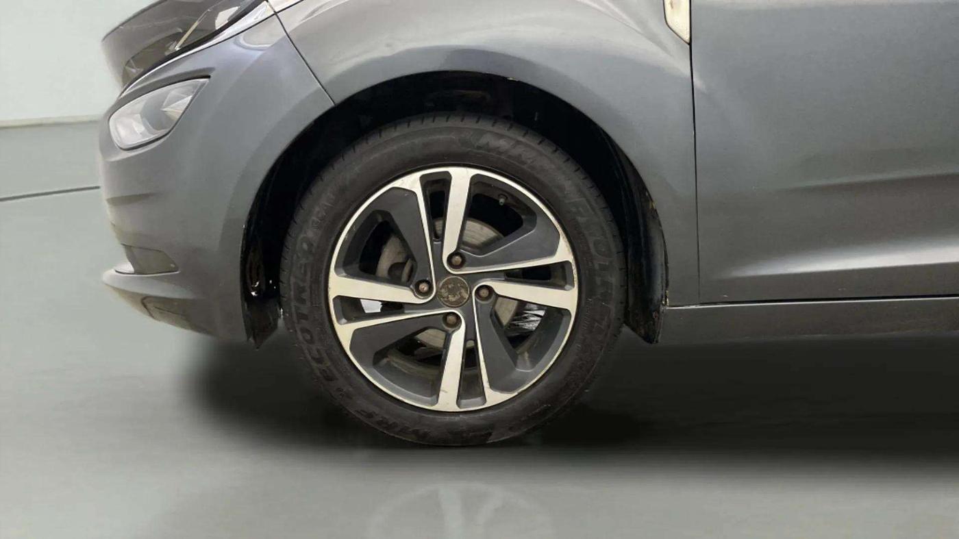 2021 Tata ALTROZ XZ DIESEL, Diesel, Manual, 73,822 km, Left Front Wheel
