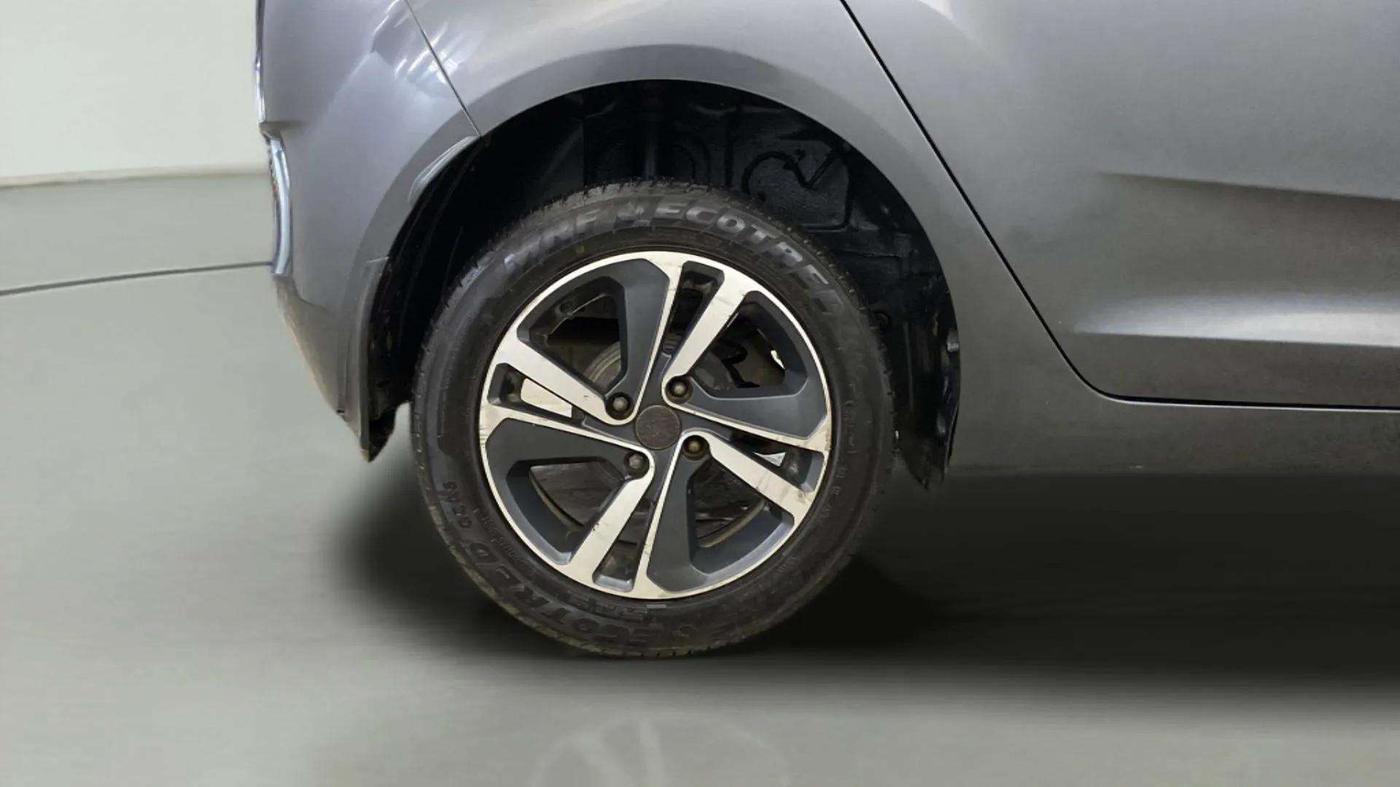 2021 Tata ALTROZ XZ DIESEL, Diesel, Manual, 73,822 km, Right Rear Wheel