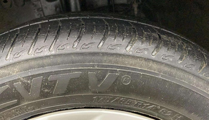 2013 Toyota Etios G, Petrol, Manual, 44,267 km, Left Front Tyre Tread