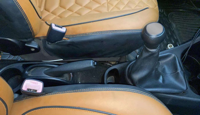 2013 Toyota Etios G, Petrol, Manual, 44,267 km, Gear Lever