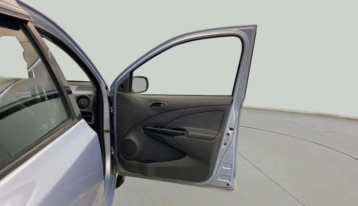 2013 Toyota Etios G, Petrol, Manual, 44,267 km, RHS Front Door