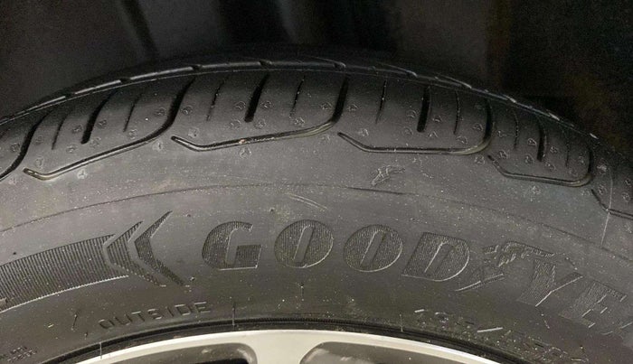 2020 Maruti Ciaz ALPHA  AT 1.5 SHVS PETROL, Petrol, Automatic, 64,778 km, Left Rear Tyre Tread