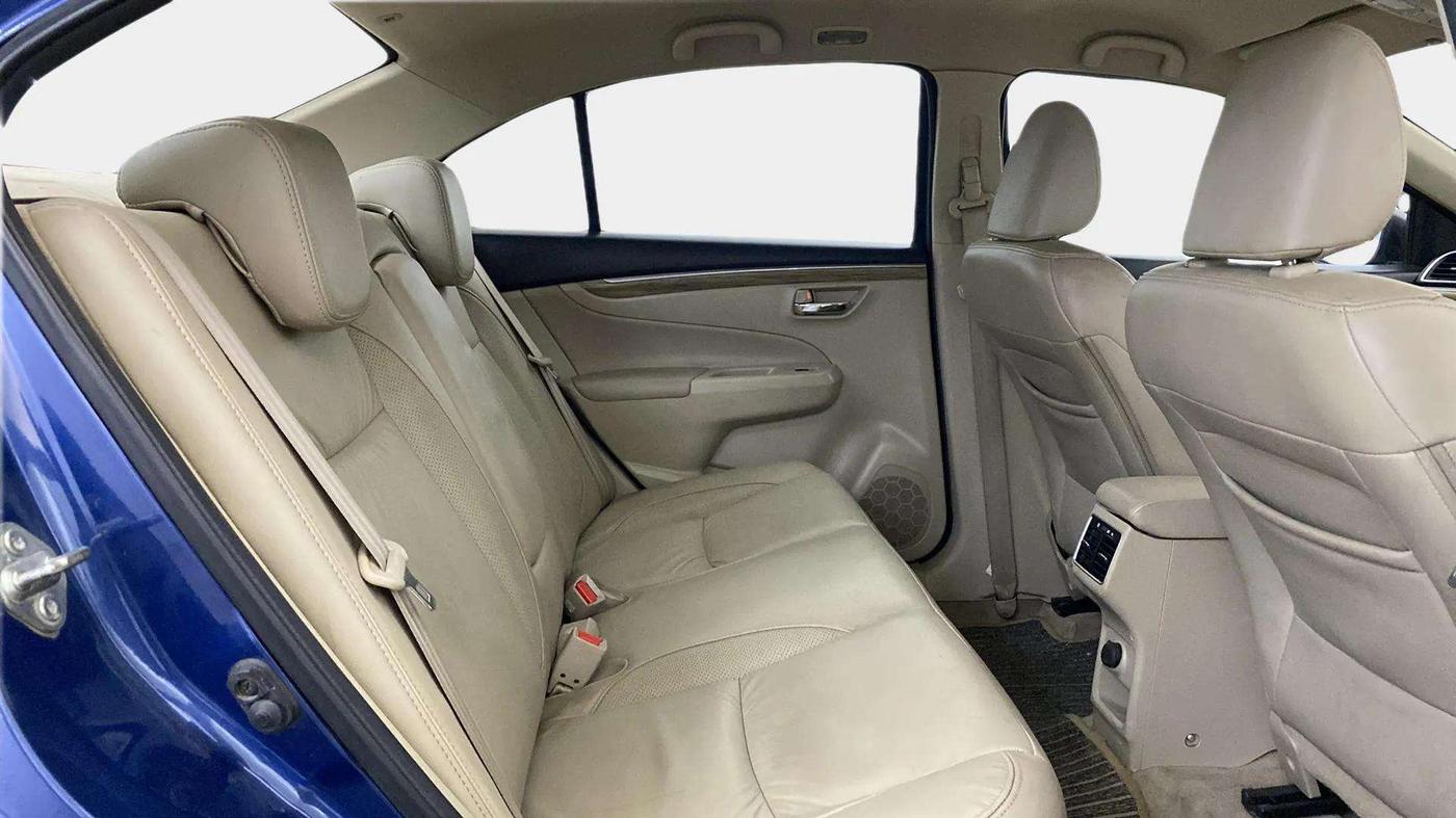 2020 Maruti Ciaz ALPHA  AT 1.5 SHVS PETROL, Petrol, Automatic, 64,778 km, Right Side Rear Door Cabin