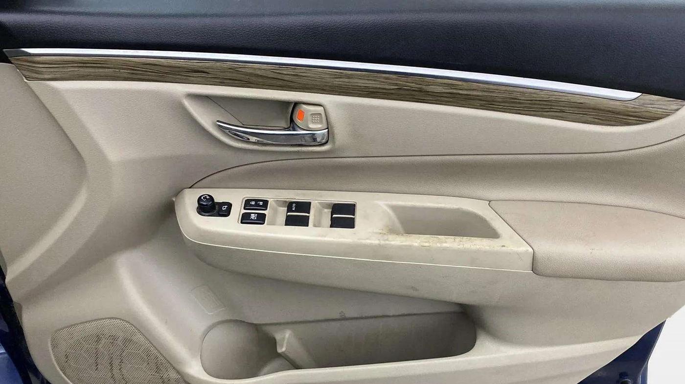2020 Maruti Ciaz ALPHA  AT 1.5 SHVS PETROL, Petrol, Automatic, 64,778 km, Driver Side Door Panels Control