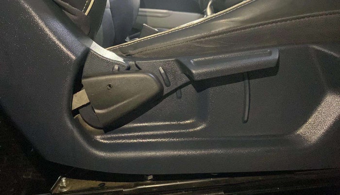 2019 Hyundai VENUE SX 1.0 (O) TURBO DUAL TONE, Petrol, Manual, 47,219 km, Driver Side Adjustment Panel