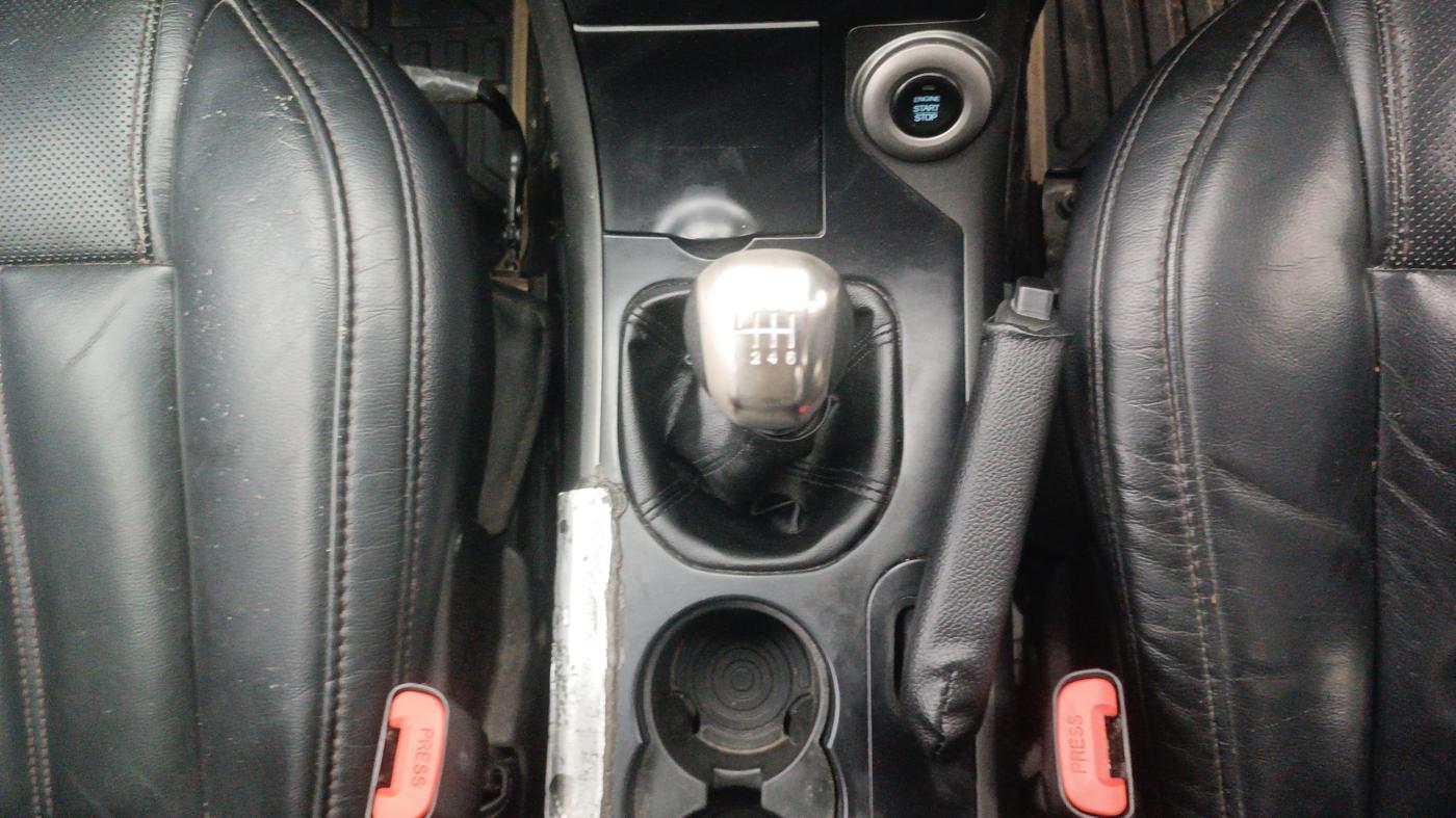 2017 Mahindra XUV500 W10, Diesel, Manual, 82,167 km, Gear Lever