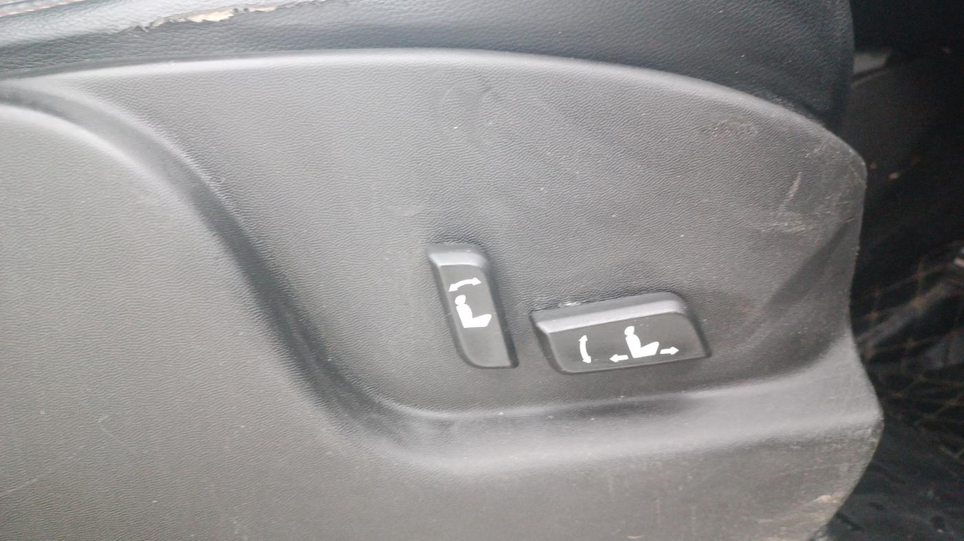 2017 Mahindra XUV500 W10, Diesel, Manual, 82,167 km, Driver Side Adjustment Panel