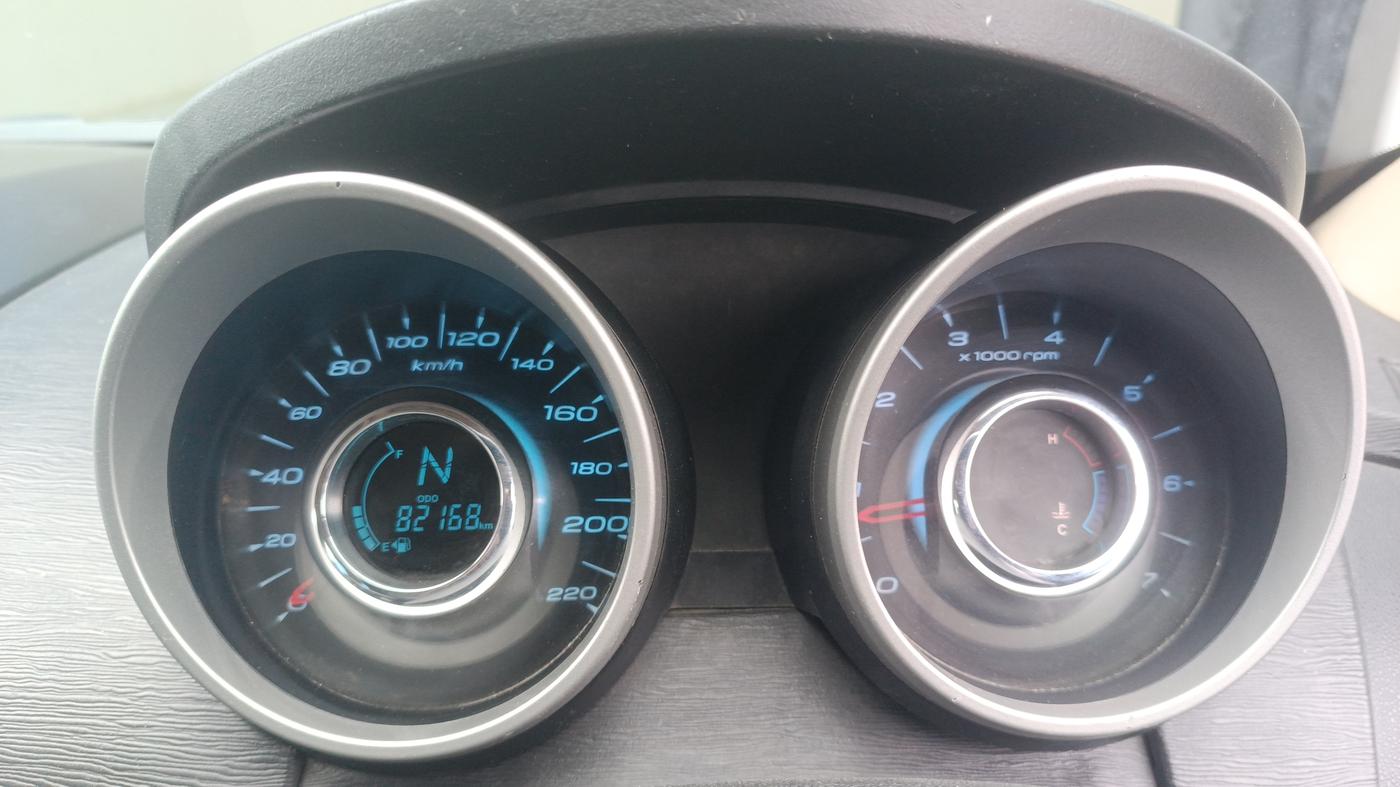 2017 Mahindra XUV500 W10, Diesel, Manual, 82,167 km, Odometer Image
