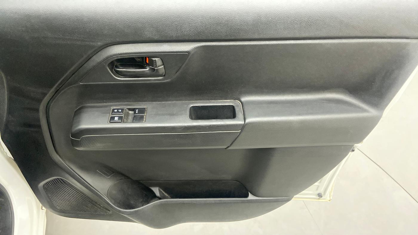 2021 Maruti New Wagon-R LXI CNG 1.0 L, CNG, Manual, 33,652 km, Driver Side Door Panels Control