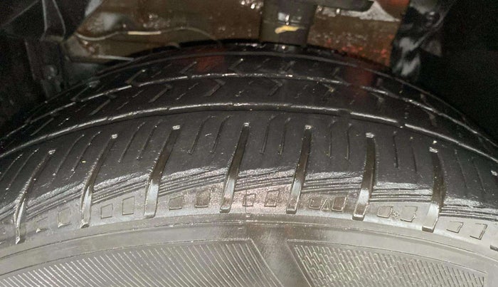 2020 Maruti Vitara Brezza ZXI PLUS DUAL TONE, Petrol, Manual, 1,02,010 km, Left Front Tyre Tread
