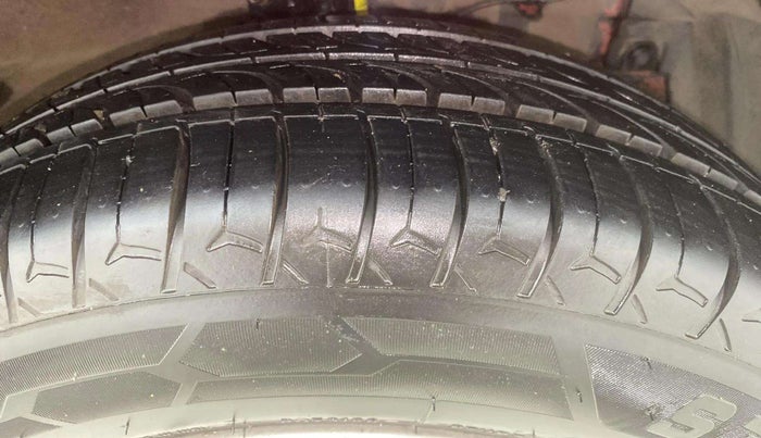 2015 Maruti Ertiga ZXI, Petrol, Manual, 55,492 km, Right Front Tyre Tread