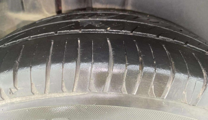 2015 Maruti Ertiga ZXI, Petrol, Manual, 55,492 km, Right Rear Tyre Tread