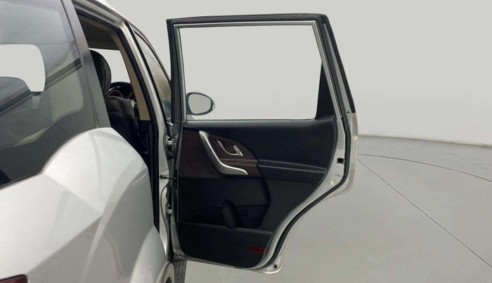 2014 Mahindra XUV500 W6, Diesel, Manual, 80,985 km, RHS Rear Door