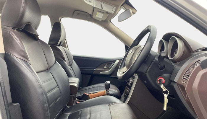 2014 Mahindra XUV500 W6, Diesel, Manual, 80,985 km, Right Side Front Door Cabin