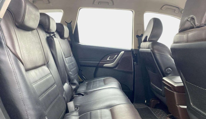 2014 Mahindra XUV500 W6, Diesel, Manual, 80,985 km, Right Side Rear Door Cabin