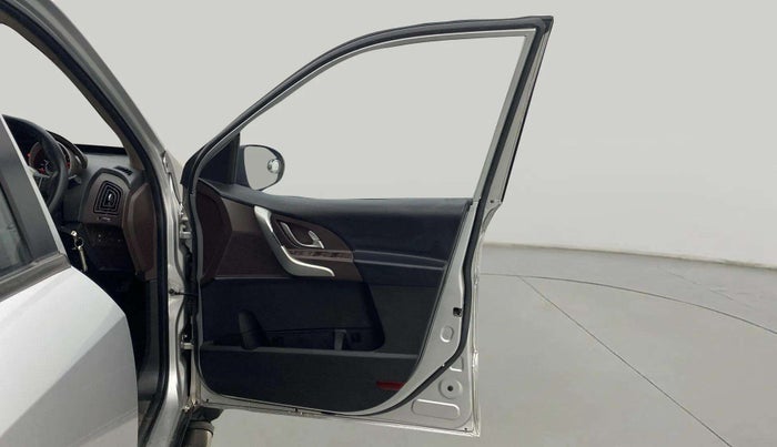 2014 Mahindra XUV500 W6, Diesel, Manual, 80,985 km, RHS Front Door