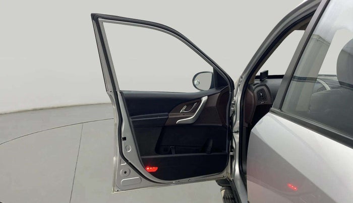 2014 Mahindra XUV500 W6, Diesel, Manual, 80,985 km, LHS Front Door