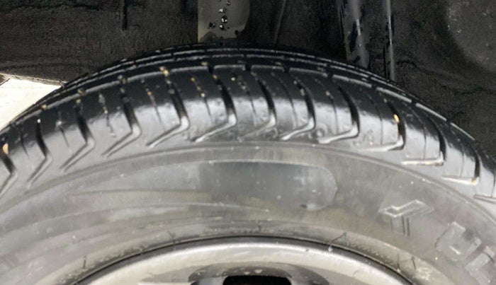2019 Renault Kwid RXT 1.0 AMT (O), Petrol, Automatic, 35,858 km, Right Rear Tyre Tread