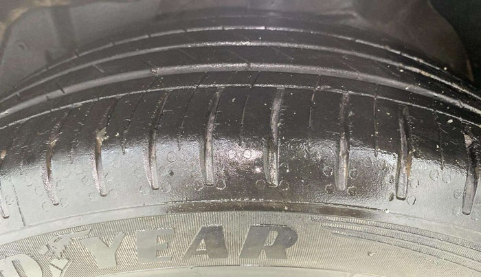 2023 MG HECTOR PLUS SHARP PRO 1.5 TURBO MT 7 STR, Petrol, Manual, 12,519 km, Left Front Tyre Tread