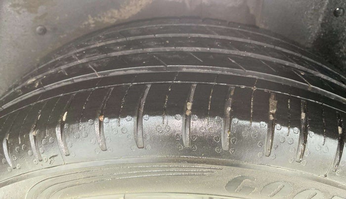 2023 MG HECTOR PLUS SHARP PRO 1.5 TURBO MT 7 STR, Petrol, Manual, 12,519 km, Left Rear Tyre Tread