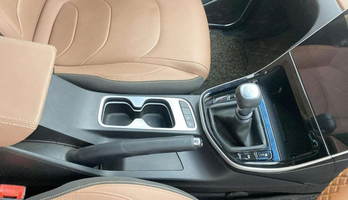 2023 MG HECTOR PLUS SHARP PRO 1.5 TURBO MT 7 STR, Petrol, Manual, 12,519 km, Gear Lever