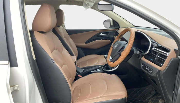 2023 MG HECTOR PLUS SHARP PRO 1.5 TURBO MT 7 STR, Petrol, Manual, 12,519 km, Right Side Front Door Cabin