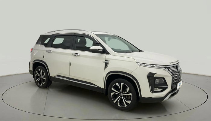 2023 MG HECTOR PLUS SHARP PRO 1.5 TURBO MT 7 STR, Petrol, Manual, 12,519 km, Right Front Diagonal