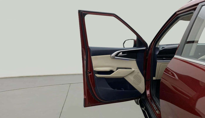 2022 KIA CARENS LUXURY PLUS 1.5 DIESEL AT 6 STR, Diesel, Automatic, 43,144 km, LHS Front Door