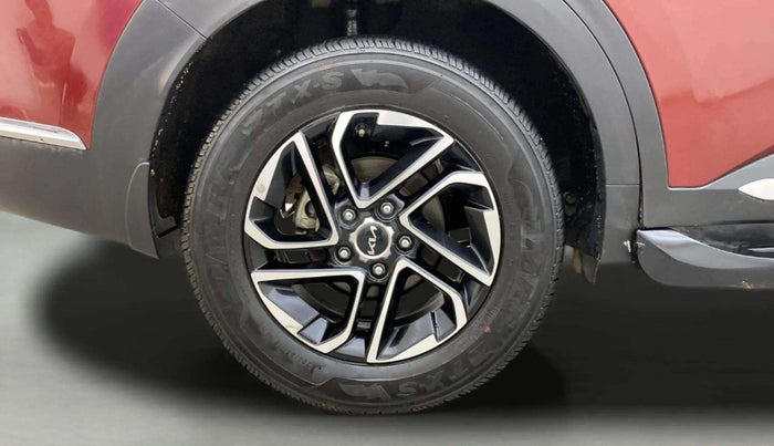 2022 KIA CARENS LUXURY PLUS 1.5 DIESEL AT 6 STR, Diesel, Automatic, 43,144 km, Right Rear Wheel