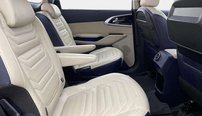 2022 KIA CARENS LUXURY PLUS 1.5 DIESEL AT 6 STR, Diesel, Automatic, 43,144 km, Right Side Rear Door Cabin