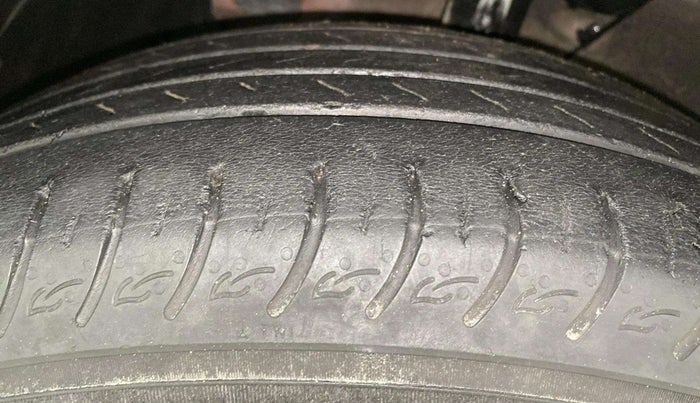 2022 KIA CARENS LUXURY PLUS 1.5 DIESEL AT 6 STR, Diesel, Automatic, 43,144 km, Left Front Tyre Tread