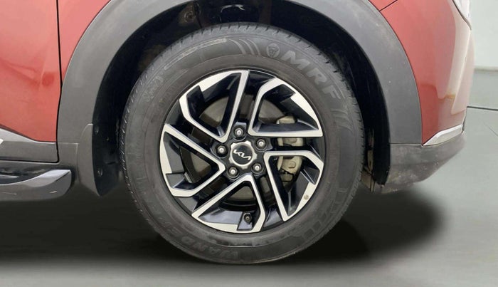 2022 KIA CARENS LUXURY PLUS 1.5 DIESEL AT 6 STR, Diesel, Automatic, 43,144 km, Right Front Wheel