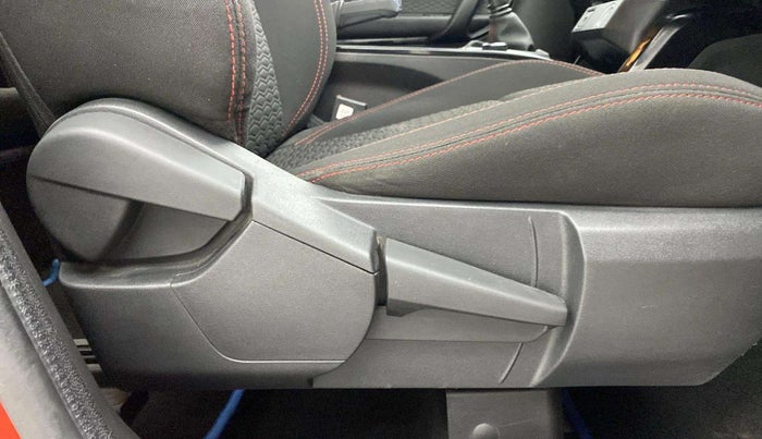 2023 Renault Kiger RXZ MT, Petrol, Manual, 29,606 km, Driver Side Adjustment Panel