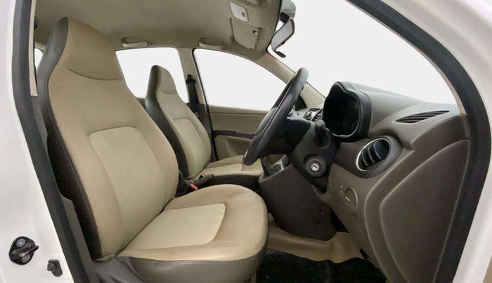 2015 Hyundai i10 MAGNA 1.1, CNG, Manual, 1,23,973 km, Right Side Front Door Cabin