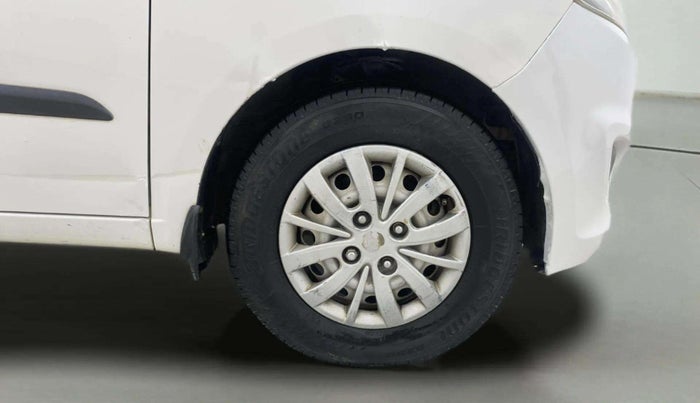 2015 Hyundai i10 MAGNA 1.1, CNG, Manual, 1,23,973 km, Right Front Wheel