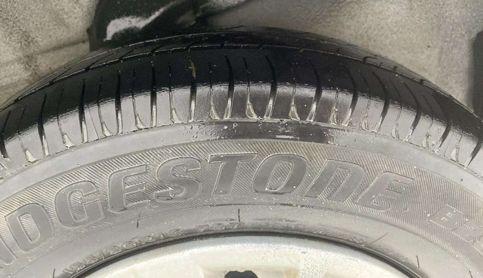 2015 Hyundai i10 MAGNA 1.1, CNG, Manual, 1,23,973 km, Left Rear Tyre Tread