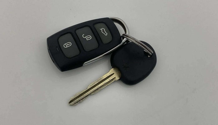 2015 Hyundai i10 MAGNA 1.1, CNG, Manual, 1,23,973 km, Key Close Up