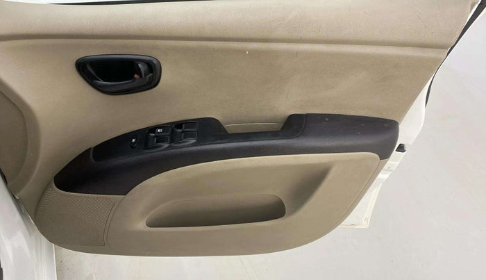 2015 Hyundai i10 MAGNA 1.1, CNG, Manual, 1,23,973 km, Driver Side Door Panels Control