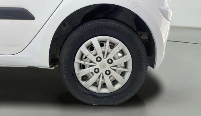 2015 Hyundai i10 MAGNA 1.1, CNG, Manual, 1,23,973 km, Left Rear Wheel