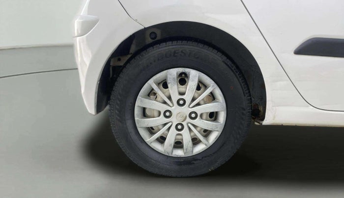2015 Hyundai i10 MAGNA 1.1, CNG, Manual, 1,23,973 km, Right Rear Wheel