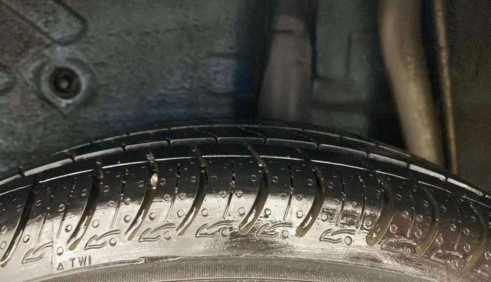 2014 Maruti Celerio VXI AMT, Petrol, Automatic, 43,477 km, Right Front Tyre Tread
