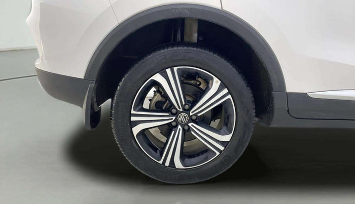2023 MG ASTOR SAVVY 1.5 CVT, Petrol, Automatic, 25,112 km, Right Rear Wheel