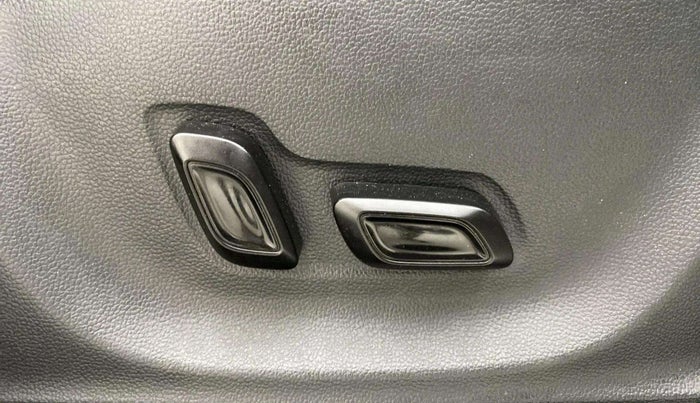 2023 MG ASTOR SAVVY 1.5 CVT, Petrol, Automatic, 25,112 km, Driver Side Adjustment Panel