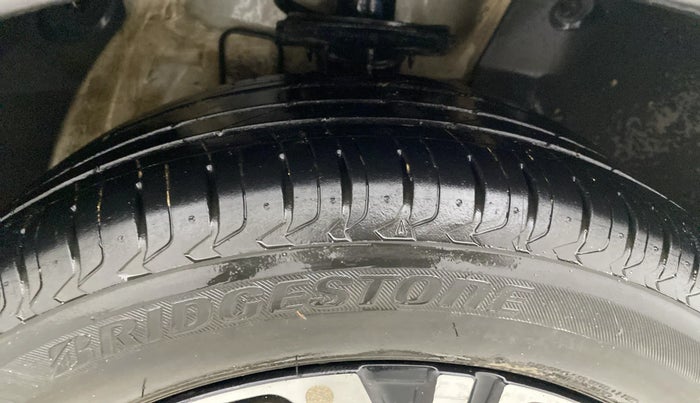 2023 MG ASTOR SAVVY 1.5 CVT, Petrol, Automatic, 25,112 km, Right Front Tyre Tread
