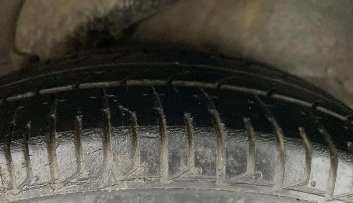 2013 Hyundai i10 MAGNA 1.1, Petrol, Manual, 30,307 km, Left Rear Tyre Tread
